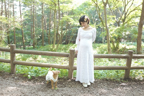 ブライダル(エンゲージメントフォト)写真 撮影場所 森(自宅) 新婦、犬