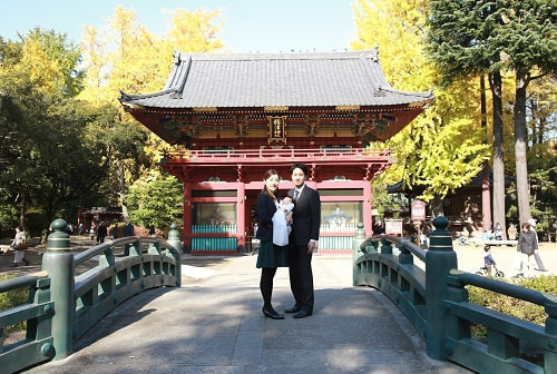 お宮参り写真 撮影場所 文京区 根津神社 橋