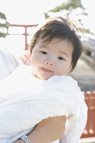 お宮参り写真 撮影場所 鎌倉鶴岡八幡宮 太鼓橋、赤ちゃん