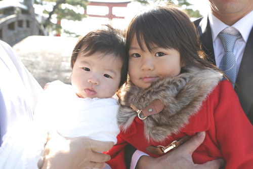 お宮参り写真 撮影場所 鎌倉鶴岡八幡宮 太鼓橋、姉妹