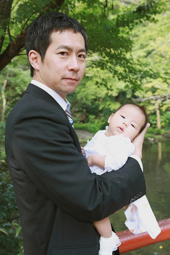 お宮参り写真 撮影場所 鎌倉 鶴岡八幡宮 赤ちゃんとパパ