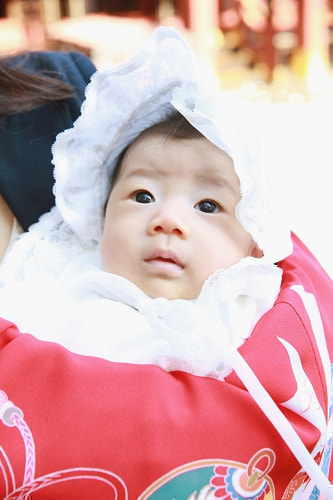 お宮参り写真 撮影場所 文京区 根津神社 お宮参り着物着付け、かわいい写真