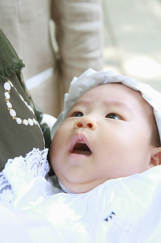 お宮参り写真 撮影場所 西東京市 田無神社 赤ちゃん、温かい写真