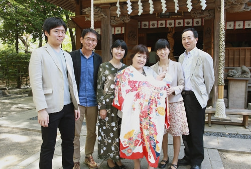お宮参り写真 撮影場所 西東京市 田無神社 お宮参り着物着付け、全員集合写真