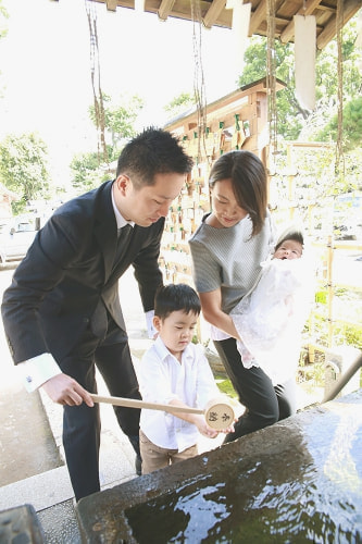お宮参り写真 撮影場所 品川神社 手水舎