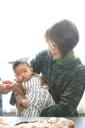 お食い初め写真 撮影場所 自宅 父方祖母