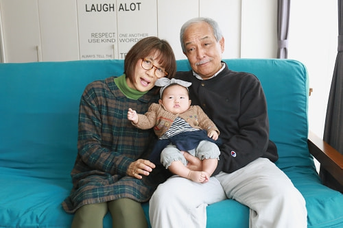 お食い初め写真 撮影場所 自宅(横浜市港北区) 母方祖父祖母、家族写真