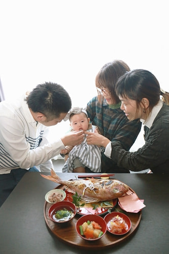お食い初め写真 撮影場所 自宅(横浜市港北区) 父、母、温かい写真