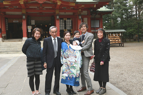 お宮参り写真 撮影場所 世田谷八幡宮 冬、全員集合写真
