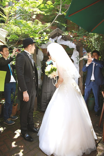 ブライダル写真 撮影場所 レストラン 祝福