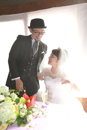 ブライダル写真 撮影場所 レストラン 着席