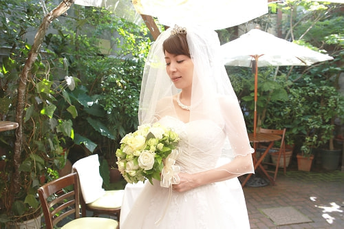 ブライダル写真 撮影場所 レストラン 庭