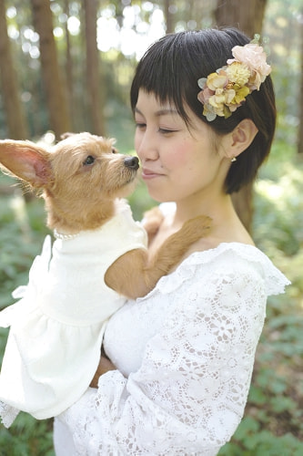ブライダル(エンゲージメントフォト)写真 撮影場所 森(自宅) ウェディングドレス