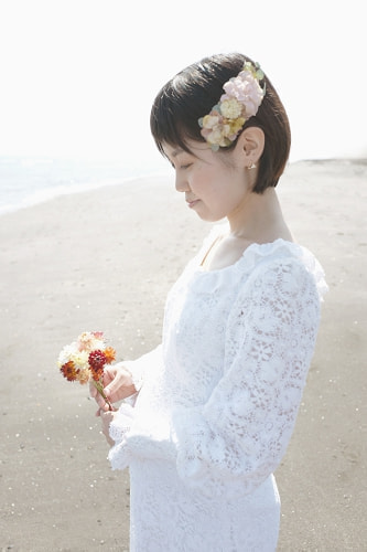 ブライダル(エンゲージメントフォト)写真 撮影場所 鎌倉(海) 稲村ヶ崎、花