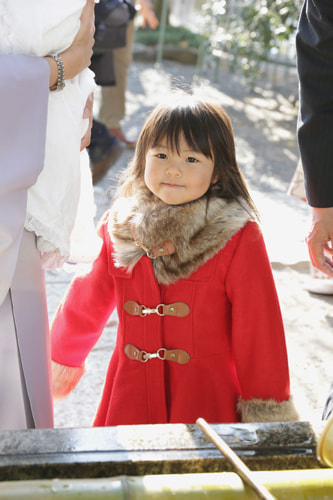 お宮参り写真 撮影場所 鎌倉鶴岡八幡宮 源平池、女の子