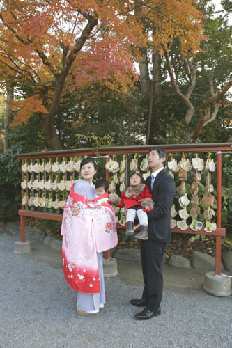 お宮参り写真 撮影場所 鎌倉鶴岡八幡宮 お宮参り着物着付け、絵馬