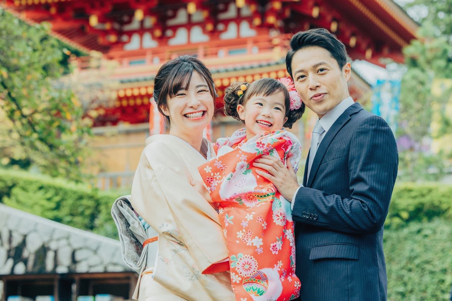 お宮参り、七五三の家族で記念撮影